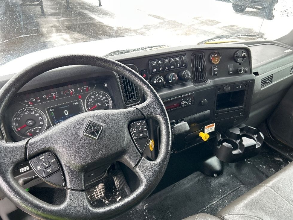 Medium Duty Box Truck-Light and Medium Duty Trucks-International-2021-MV607-Brooklyn Park-MN-217,793\n\t\tmiles-$ 37,750 - Image 17
