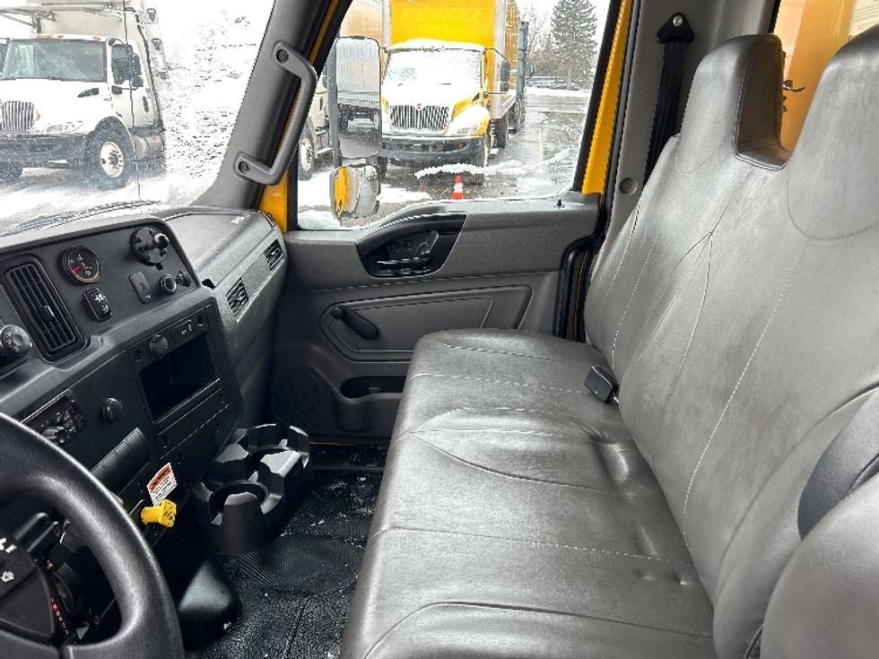 Medium Duty Box Truck-Light and Medium Duty Trucks-International-2021-MV607-Brooklyn Park-MN-217,793\n\t\tmiles-$ 37,750 - Image 19