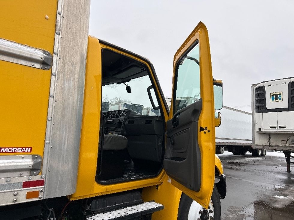 Medium Duty Box Truck-Light and Medium Duty Trucks-International-2021-MV607-Brooklyn Park-MN-217,793\n\t\tmiles-$ 37,750 - Image 20