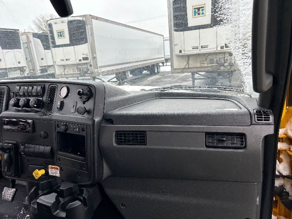 Medium Duty Box Truck-Light and Medium Duty Trucks-International-2021-MV607-Brooklyn Park-MN-217,793\n\t\tmiles-$ 37,750 - Image 21