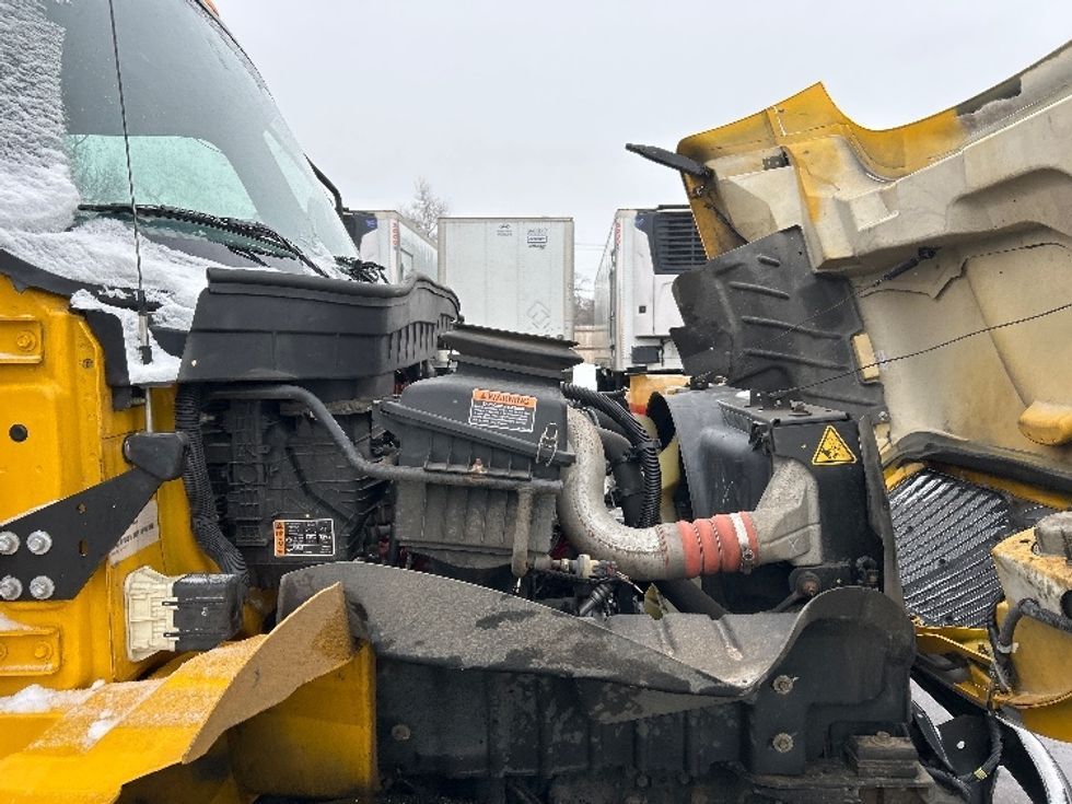 Medium Duty Box Truck-Light and Medium Duty Trucks-International-2021-MV607-Brooklyn Park-MN-217,793\n\t\tmiles-$ 37,750 - Image 24