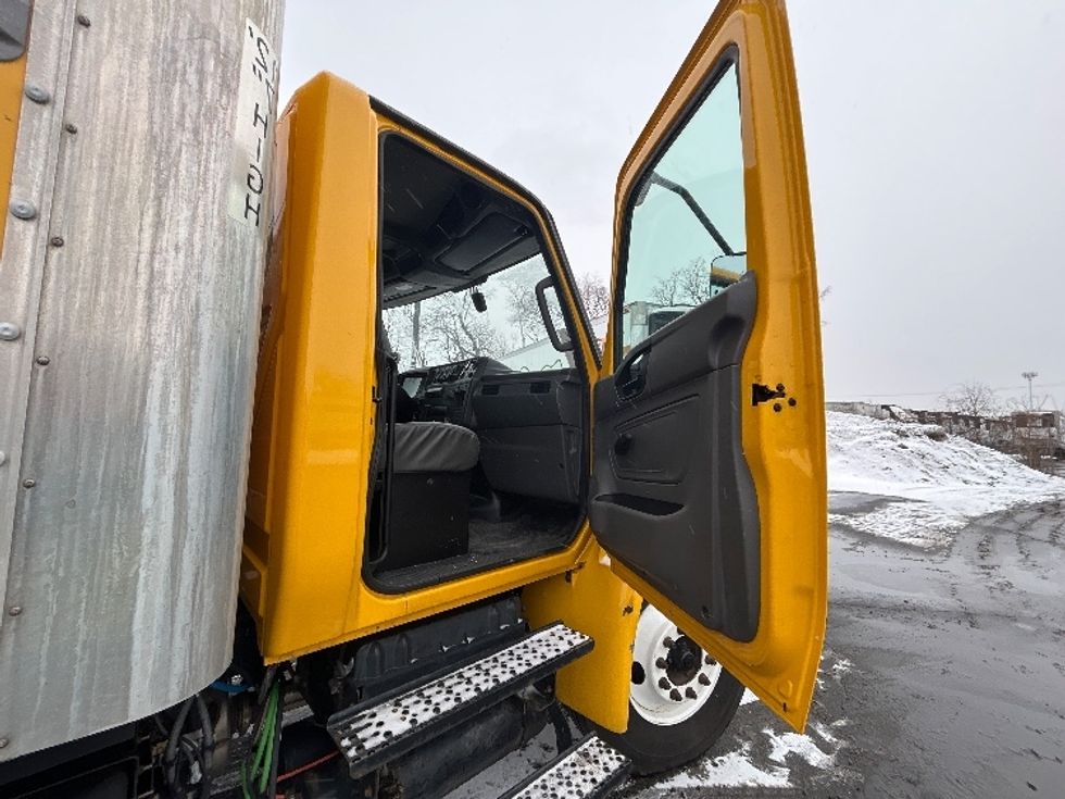 Medium Duty Box Truck-Light and Medium Duty Trucks-International-2021-MV607-Brooklyn Park-MN-228,668\n\t\tmiles-$ 36,250 - Image 19