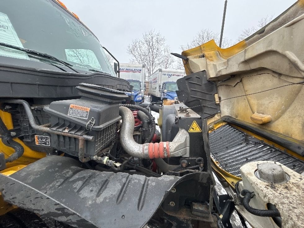 Medium Duty Box Truck-Light and Medium Duty Trucks-International-2021-MV607-Brooklyn Park-MN-228,668\n\t\tmiles-$ 36,250 - Image 22