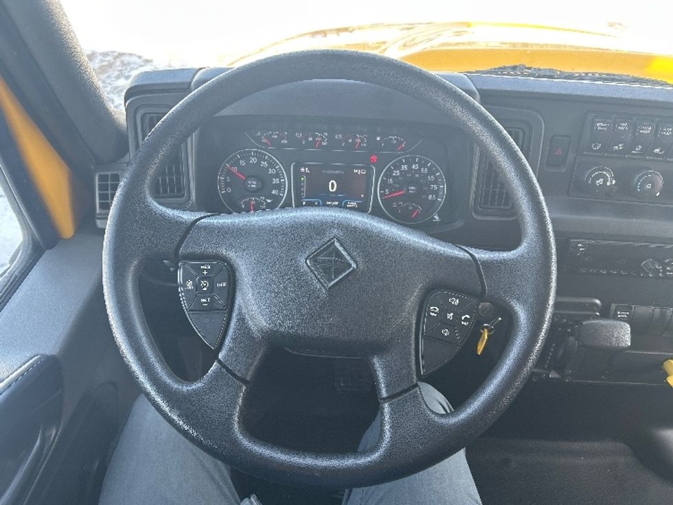 Medium Duty Box Truck-Light and Medium Duty Trucks-International-2021-MV607-Brooklyn Park-MN-241,658\n\t\tmiles-$ 33,500 - Image 18