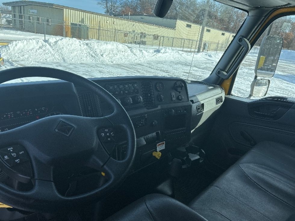 Medium Duty Box Truck-Light and Medium Duty Trucks-International-2021-MV607-Brooklyn Park-MN-241,658\n\t\tmiles-$ 33,500 - Image 17