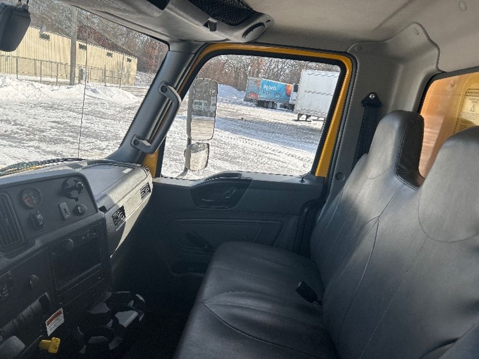 Medium Duty Box Truck-Light and Medium Duty Trucks-International-2021-MV607-Brooklyn Park-MN-241,658\n\t\tmiles-$ 33,500 - Image 19