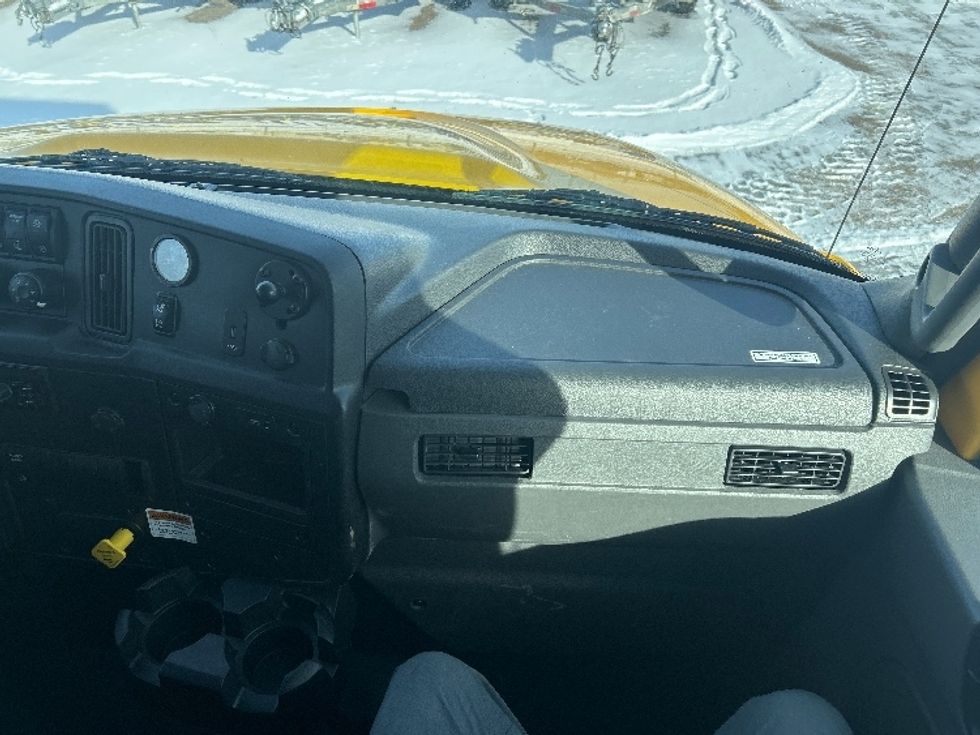 Medium Duty Box Truck-Light and Medium Duty Trucks-International-2021-MV607-Brooklyn Park-MN-241,658\n\t\tmiles-$ 33,500 - Image 21