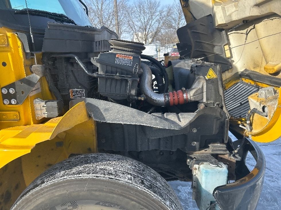 Medium Duty Box Truck-Light and Medium Duty Trucks-International-2021-MV607-Brooklyn Park-MN-241,658\n\t\tmiles-$ 33,500 - Image 23