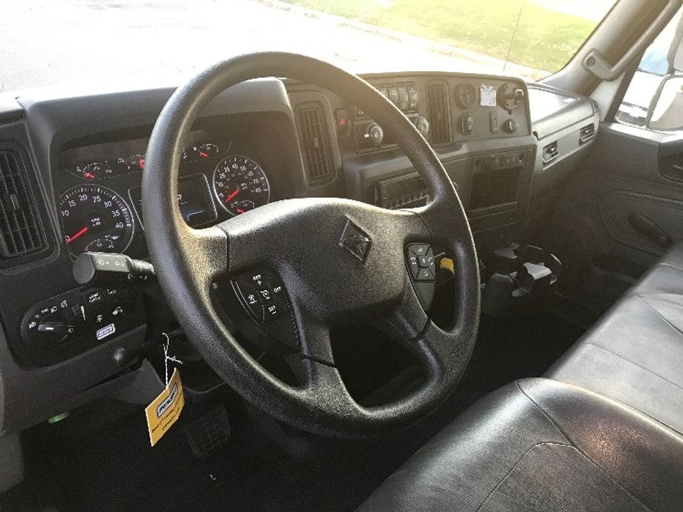 Medium Duty Box Truck-Light and Medium Duty Trucks-International-2021-MV607-Brooklyn Park-MN-278,703\n\t\tmiles-$ 35,750 - Image 17