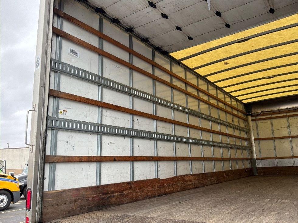 Medium Duty Box Truck-Light and Medium Duty Trucks-International-2021-MV607-Brooklyn Park-MN-285,060\n\t\tmiles-$ 42,500 - Image 11