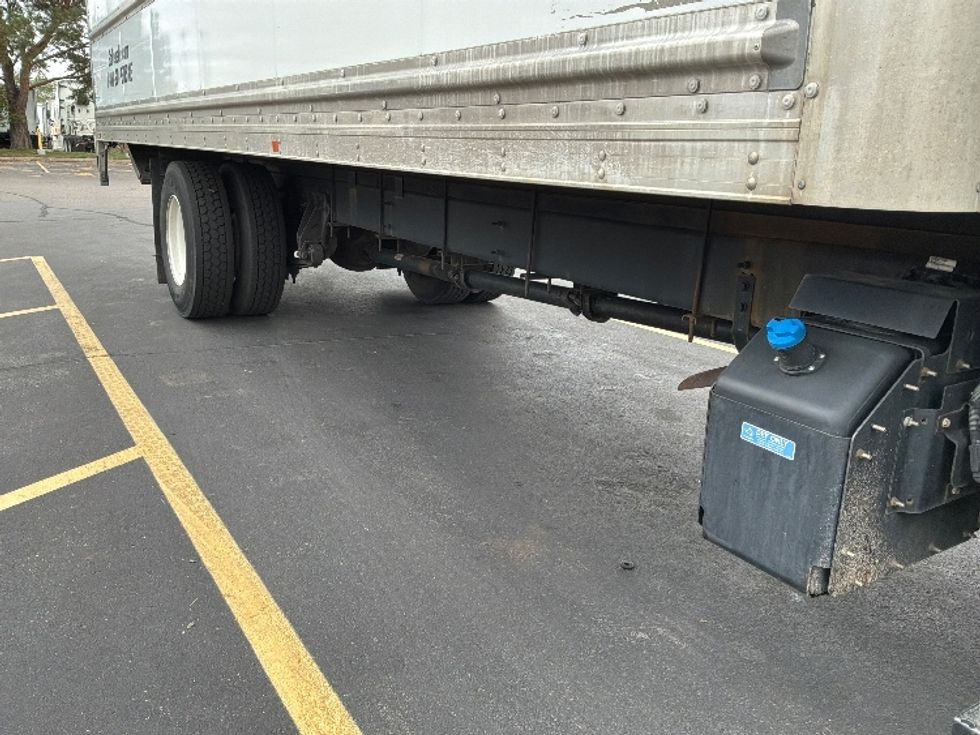 Medium Duty Box Truck-Light and Medium Duty Trucks-International-2021-MV607-Brooklyn Park-MN-285,060\n\t\tmiles-$ 42,500 - Image 14