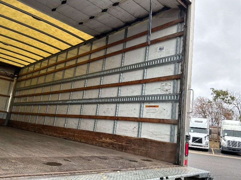 Medium Duty Box Truck-Light and Medium Duty Trucks-International-2021-MV607-Brooklyn Park-MN-285,060\n\t\tmiles-$ 42,500 - Image 12