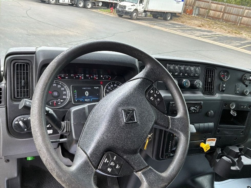 Medium Duty Box Truck-Light and Medium Duty Trucks-International-2021-MV607-Brooklyn Park-MN-285,060\n\t\tmiles-$ 42,500 - Image 18