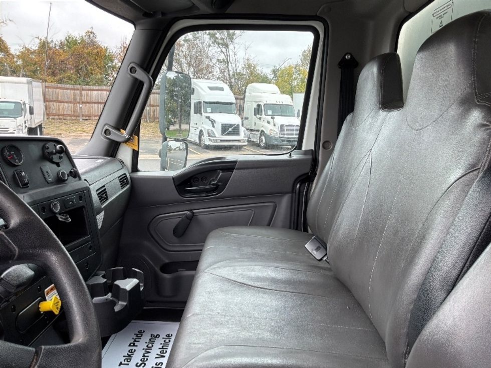 Medium Duty Box Truck-Light and Medium Duty Trucks-International-2021-MV607-Brooklyn Park-MN-285,060\n\t\tmiles-$ 42,500 - Image 19