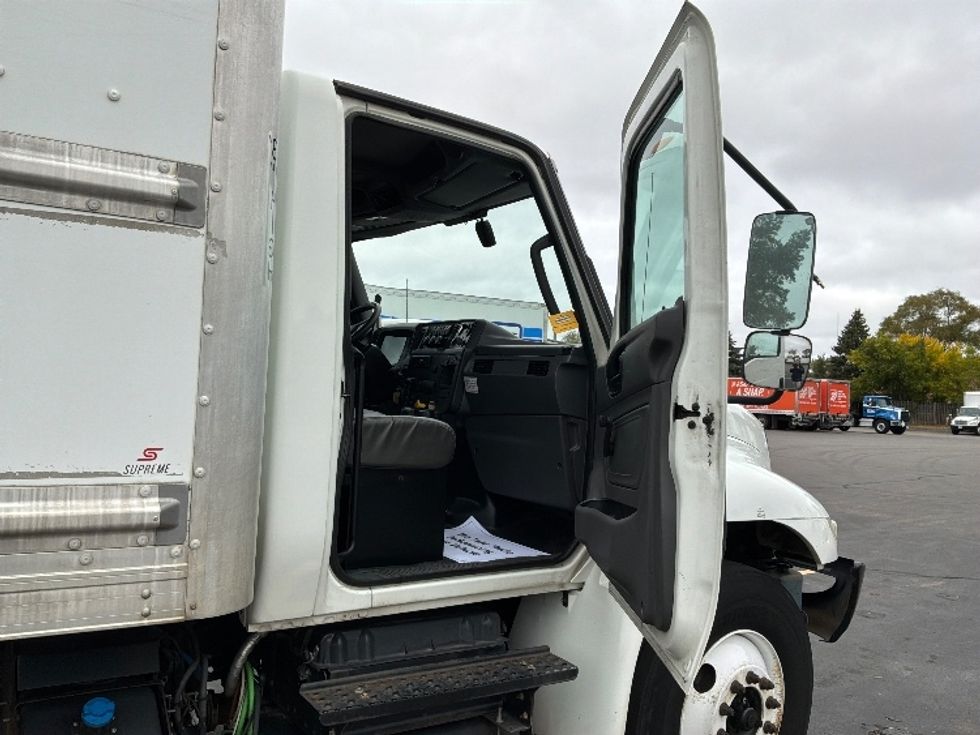 Medium Duty Box Truck-Light and Medium Duty Trucks-International-2021-MV607-Brooklyn Park-MN-285,060\n\t\tmiles-$ 42,500 - Image 20
