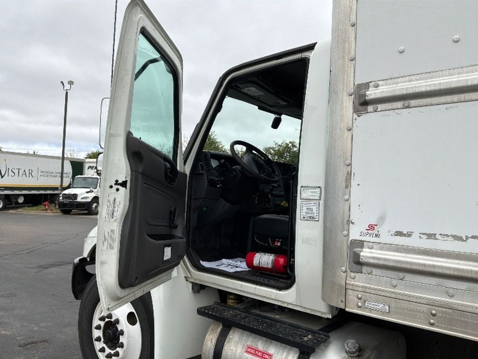 Medium Duty Box Truck-Light and Medium Duty Trucks-International-2021-MV607-Brooklyn Park-MN-285,060\n\t\tmiles-$ 42,500 - Image 16