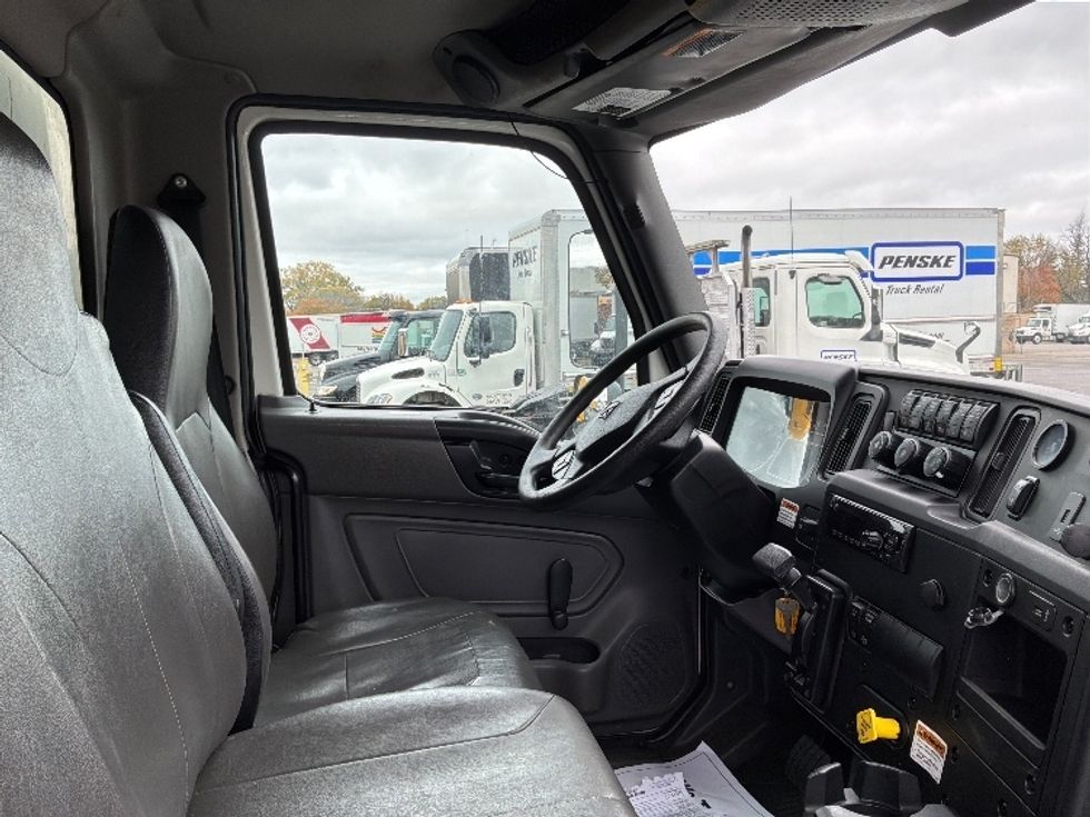 Medium Duty Box Truck-Light and Medium Duty Trucks-International-2021-MV607-Brooklyn Park-MN-285,060\n\t\tmiles-$ 42,500 - Image 22