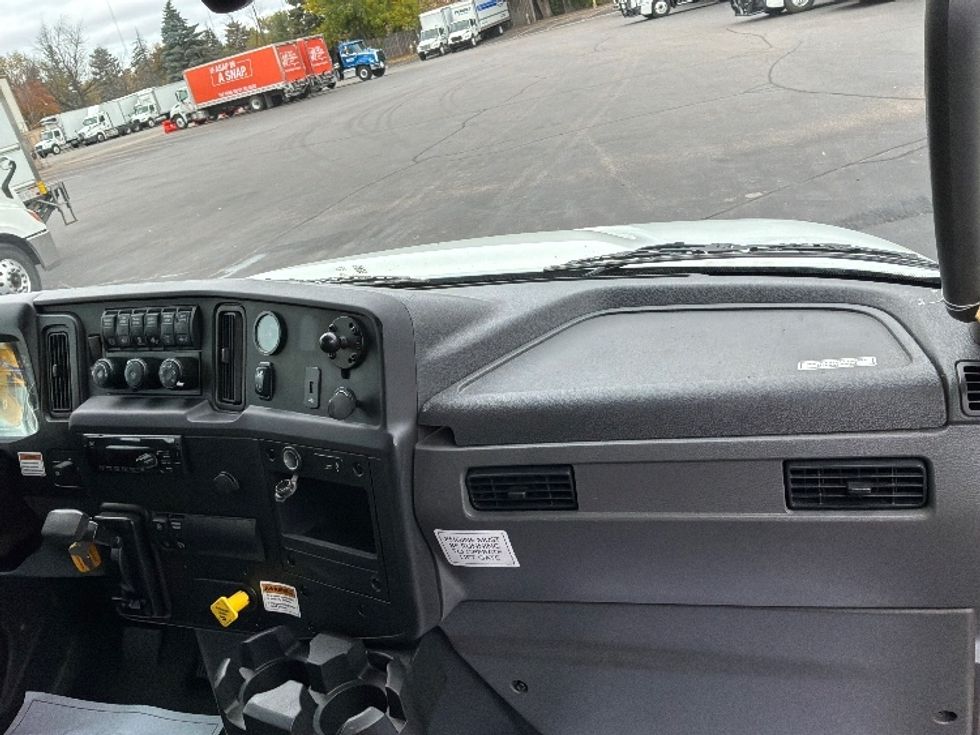 Medium Duty Box Truck-Light and Medium Duty Trucks-International-2021-MV607-Brooklyn Park-MN-285,060\n\t\tmiles-$ 42,500 - Image 21