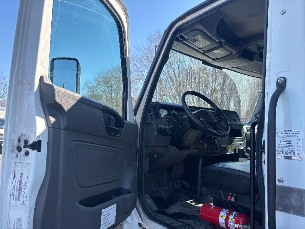 Medium Duty Box Truck-Light and Medium Duty Trucks-International-2021-MV607-Burlington-NJ-261,827\n\t\tmiles-$ 33,750 - Image 16