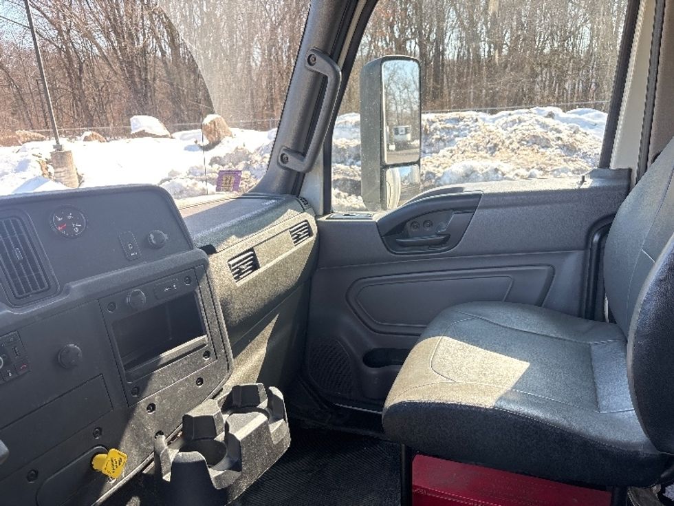 Medium Duty Box Truck-Light and Medium Duty Trucks-International-2021-MV607-Burlington-NJ-261,827\n\t\tmiles-$ 33,750 - Image 19