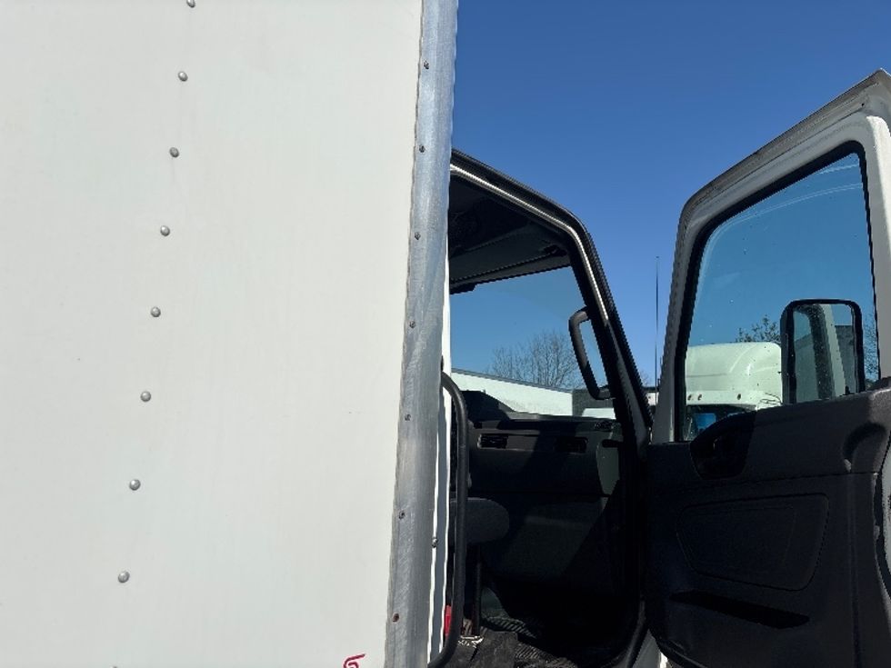 Medium Duty Box Truck-Light and Medium Duty Trucks-International-2021-MV607-Burlington-NJ-261,827\n\t\tmiles-$ 33,750 - Image 20