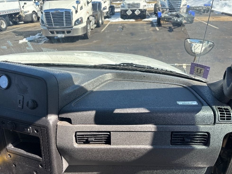 Medium Duty Box Truck-Light and Medium Duty Trucks-International-2021-MV607-Burlington-NJ-261,827\n\t\tmiles-$ 33,750 - Image 21