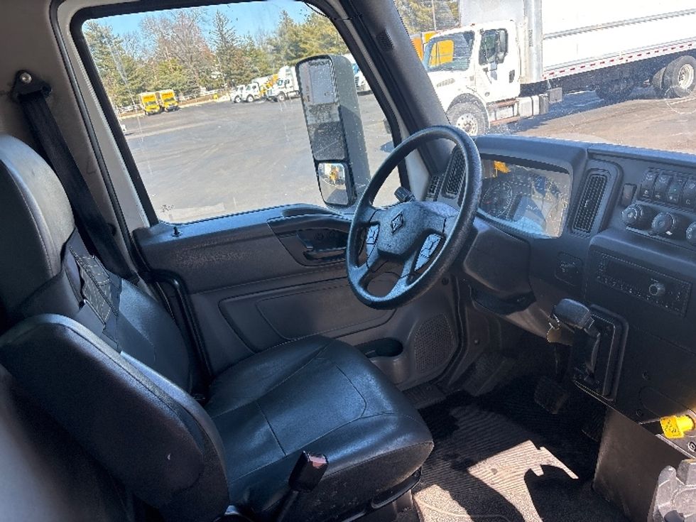 Medium Duty Box Truck-Light and Medium Duty Trucks-International-2021-MV607-Burlington-NJ-261,827\n\t\tmiles-$ 33,750 - Image 22