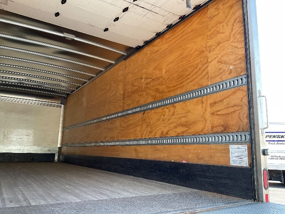 Medium Duty Box Truck-Light and Medium Duty Trucks-International-2021-MV607-Capitol Heights-MD-105,998\n\t\tmiles-$ 64,000 - Image 12