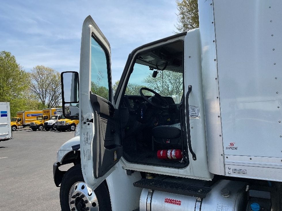 Medium Duty Box Truck-Light and Medium Duty Trucks-International-2021-MV607-Capitol Heights-MD-105,998\n\t\tmiles-$ 64,000 - Image 16