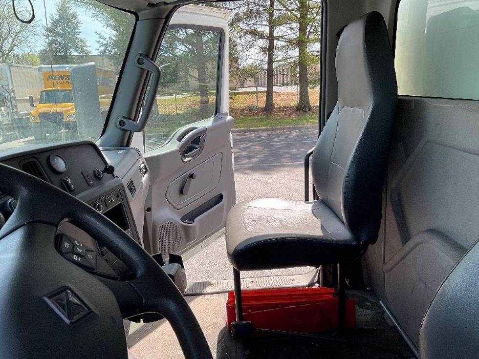 Medium Duty Box Truck-Light and Medium Duty Trucks-International-2021-MV607-Capitol Heights-MD-105,998\n\t\tmiles-$ 64,000 - Image 19