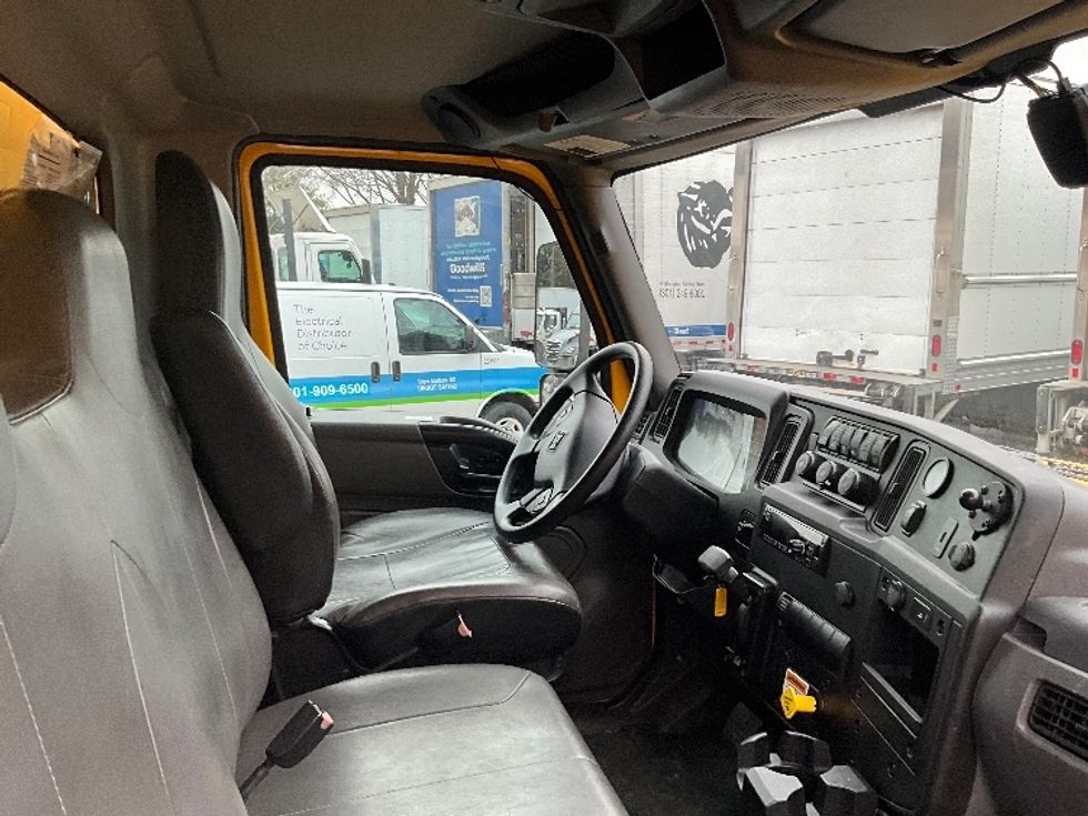 Medium Duty Box Truck-Light and Medium Duty Trucks-International-2021-MV607-Capitol Heights-MD-204,105\n\t\tmiles-$ 40,000 - Image 22