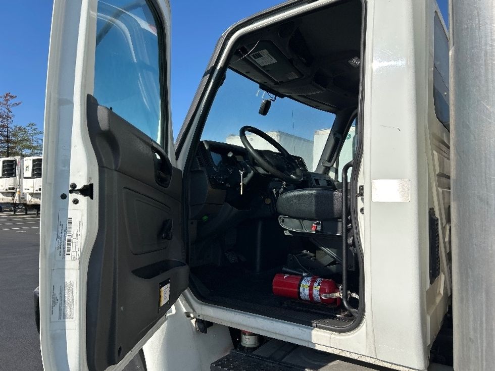 Medium Duty Box Truck-Light and Medium Duty Trucks-International-2021-MV607-Capitol Heights-MD-249,604\n\t\tmiles-$ 40,000 - Image 16