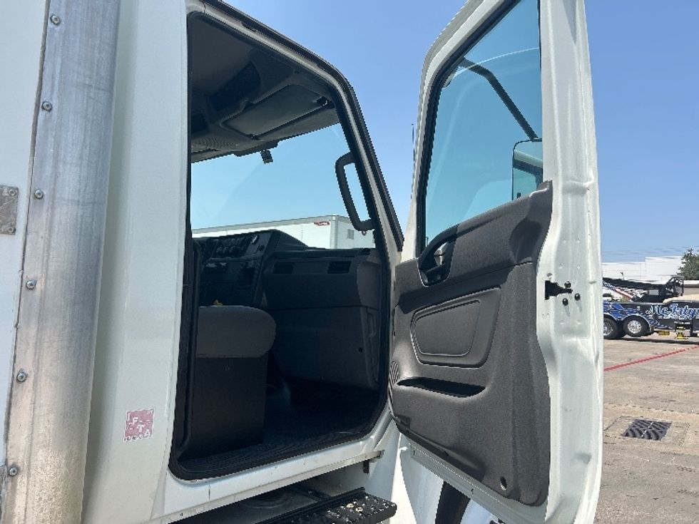 Medium Duty Box Truck-Light and Medium Duty Trucks-International-2021-MV607-Carrollton-TX-174,656\n\t\tmiles-$ 56,500 - Image 20