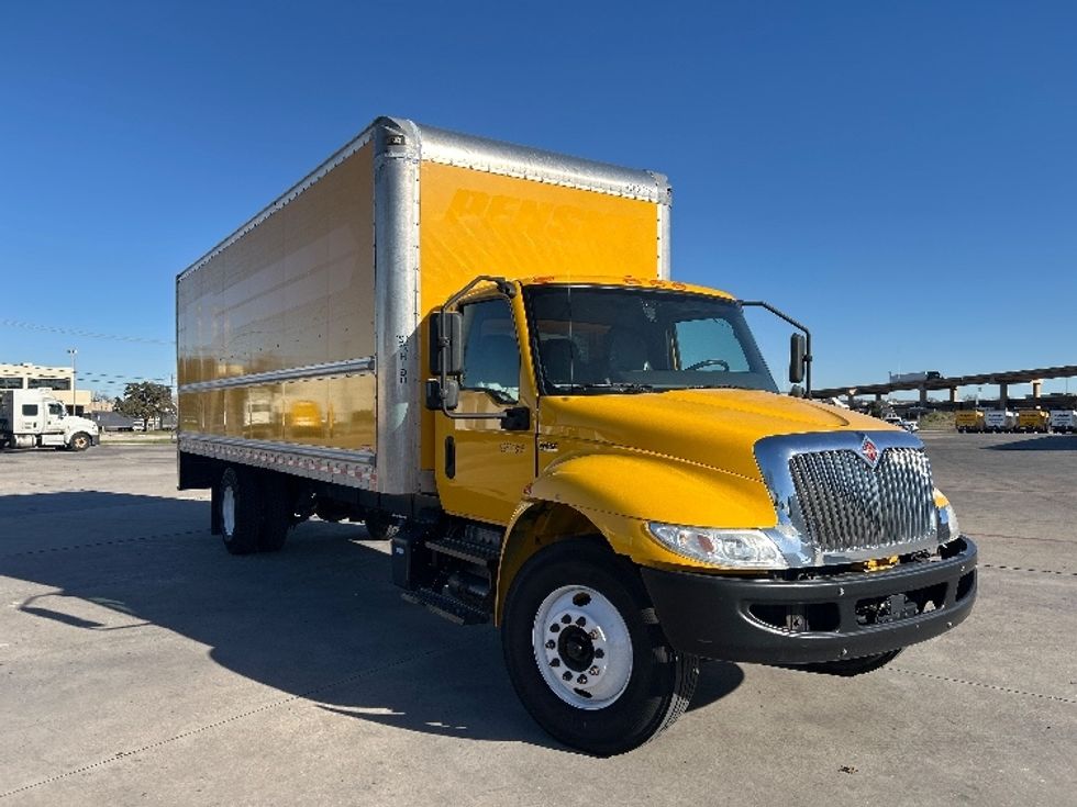 Medium Duty Box Truck-Light and Medium Duty Trucks-International-2021-MV607-Carson-CA-197,670\n\t\tmiles-$ 42,500 - Image 1