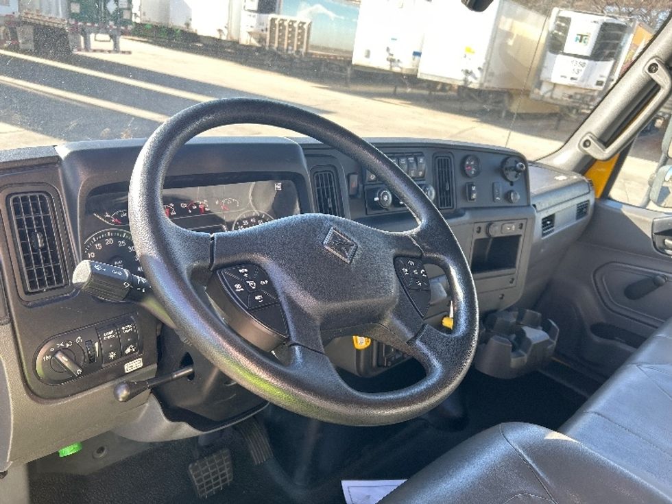 Medium Duty Box Truck-Light and Medium Duty Trucks-International-2021-MV607-Carson-CA-197,670\n\t\tmiles-$ 42,500 - Image 17