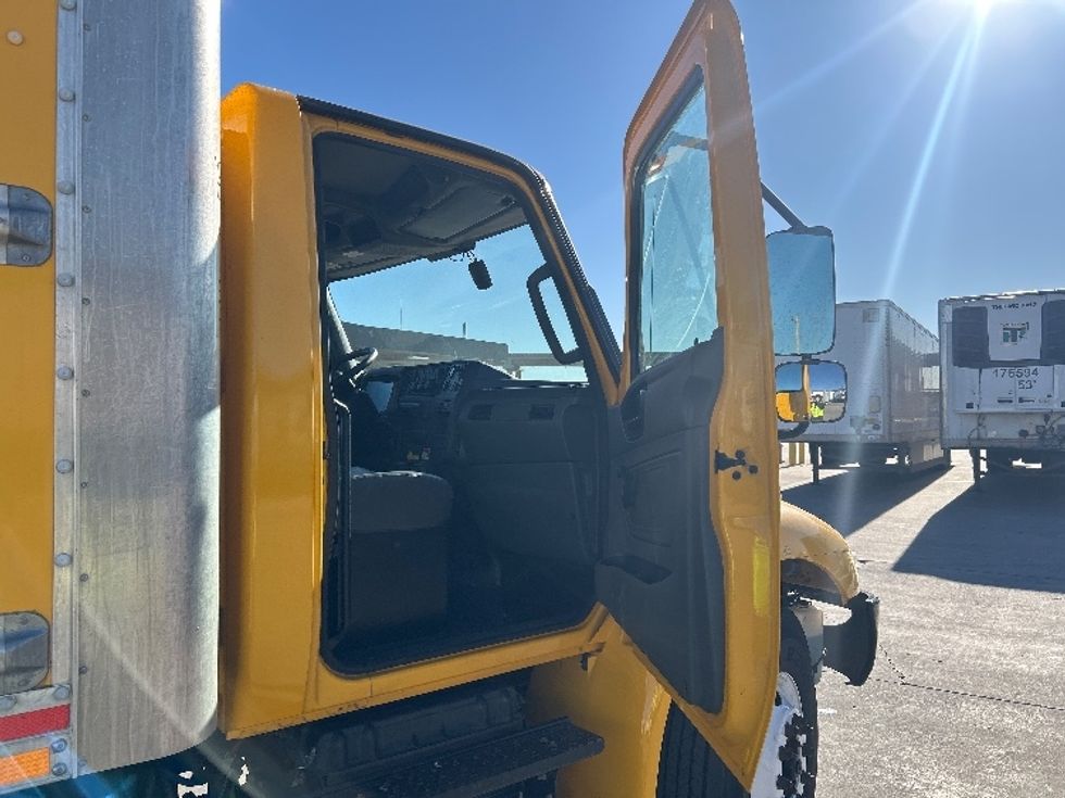 Medium Duty Box Truck-Light and Medium Duty Trucks-International-2021-MV607-Carson-CA-197,670\n\t\tmiles-$ 42,500 - Image 20
