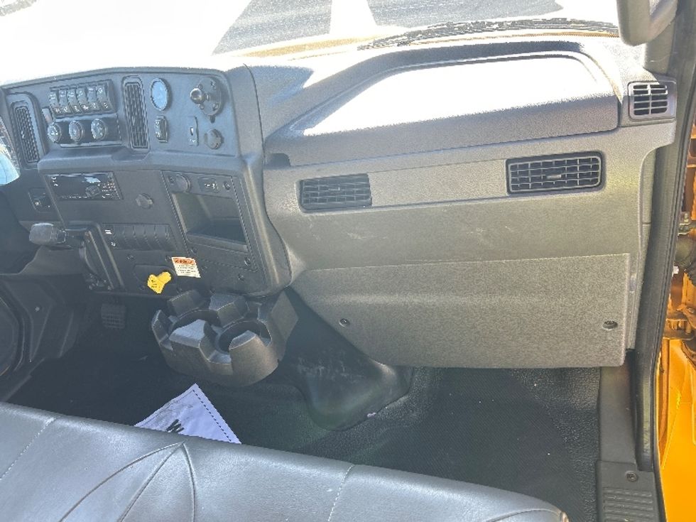 Medium Duty Box Truck-Light and Medium Duty Trucks-International-2021-MV607-Carson-CA-197,670\n\t\tmiles-$ 42,500 - Image 21