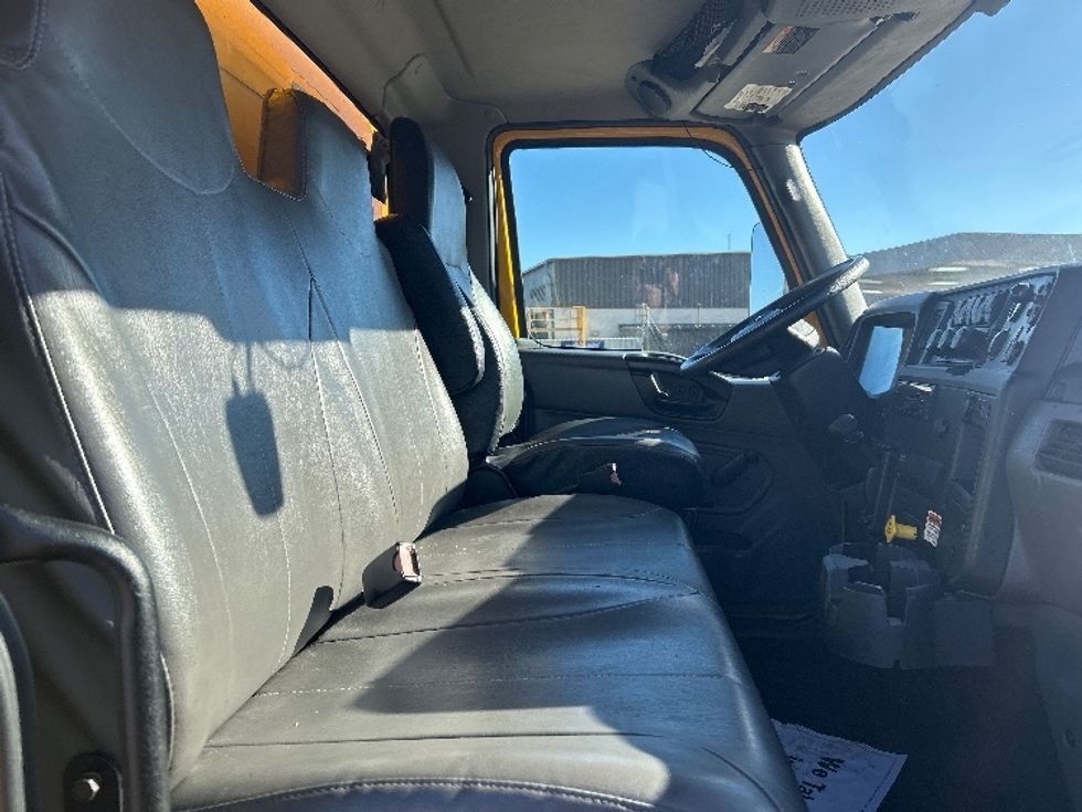 Medium Duty Box Truck-Light and Medium Duty Trucks-International-2021-MV607-Carson-CA-197,670\n\t\tmiles-$ 42,500 - Image 22