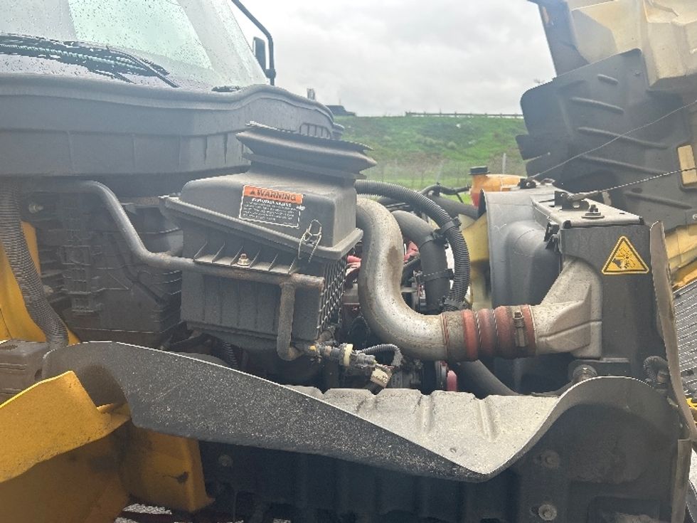 Medium Duty Box Truck-Light and Medium Duty Trucks-International-2021-MV607-Carson-CA-239,393\n\t\tmiles-$ 35,000 - Image 22