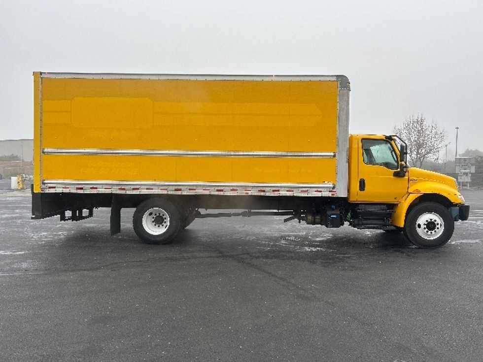 Medium Duty Box Truck-Light and Medium Duty Trucks-International-2021-MV607-Ceres-CA-162,050\n\t\tmiles-$ 40,500 - Image 15