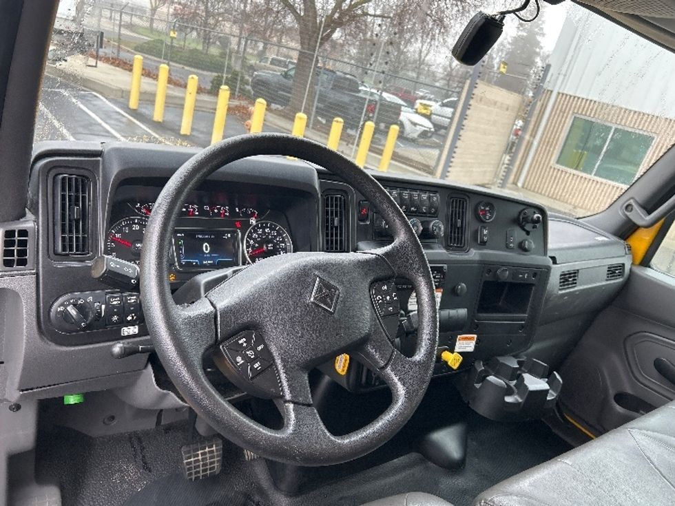 Medium Duty Box Truck-Light and Medium Duty Trucks-International-2021-MV607-Ceres-CA-162,050\n\t\tmiles-$ 40,500 - Image 17