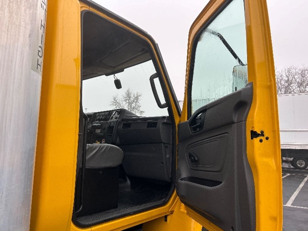 Medium Duty Box Truck-Light and Medium Duty Trucks-International-2021-MV607-Ceres-CA-162,050\n\t\tmiles-$ 40,500 - Image 20