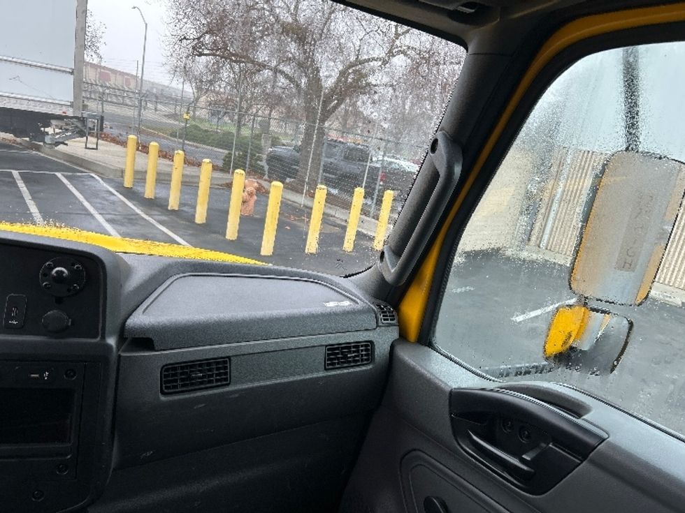 Medium Duty Box Truck-Light and Medium Duty Trucks-International-2021-MV607-Ceres-CA-162,050\n\t\tmiles-$ 40,500 - Image 21