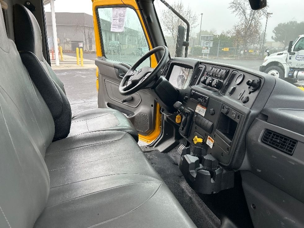 Medium Duty Box Truck-Light and Medium Duty Trucks-International-2021-MV607-Ceres-CA-162,050\n\t\tmiles-$ 40,500 - Image 22