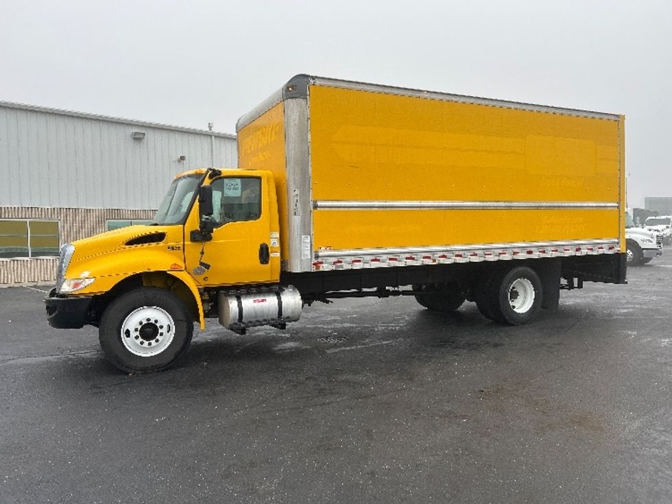 Medium Duty Box Truck-Light and Medium Duty Trucks-International-2021-MV607-Ceres-CA-162,050\n\t\tmiles-$ 40,500 - Image 4