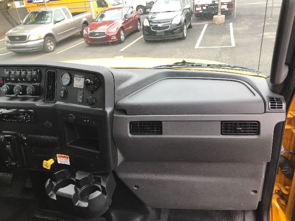 Medium Duty Box Truck-Light and Medium Duty Trucks-International-2021-MV607-Chandler-AZ-131,751\n\t\tmiles-$ 45,750 - Image 20