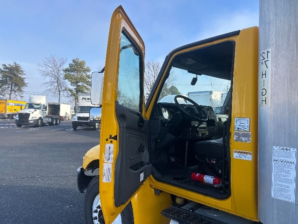 Medium Duty Box Truck-Light and Medium Duty Trucks-International-2021-MV607-Charlotte-NC-179,790\n\t\tmiles-$ 46,500 - Image 17