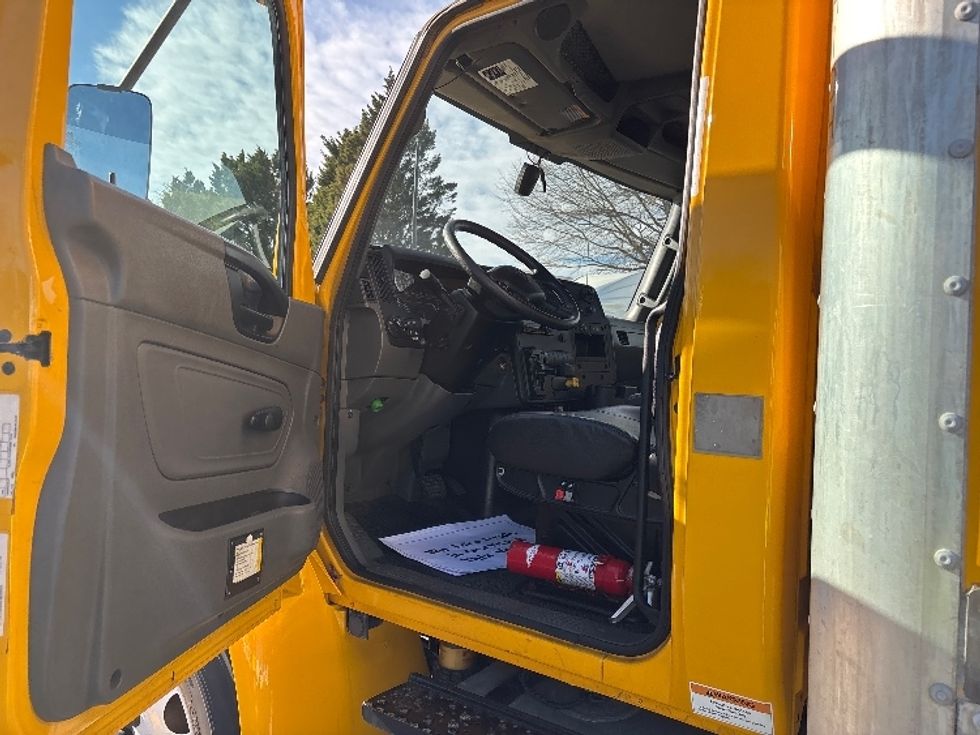 Medium Duty Box Truck-Light and Medium Duty Trucks-International-2021-MV607-Charlotte-NC-189,116\n\t\tmiles-$ 45,000 - Image 15