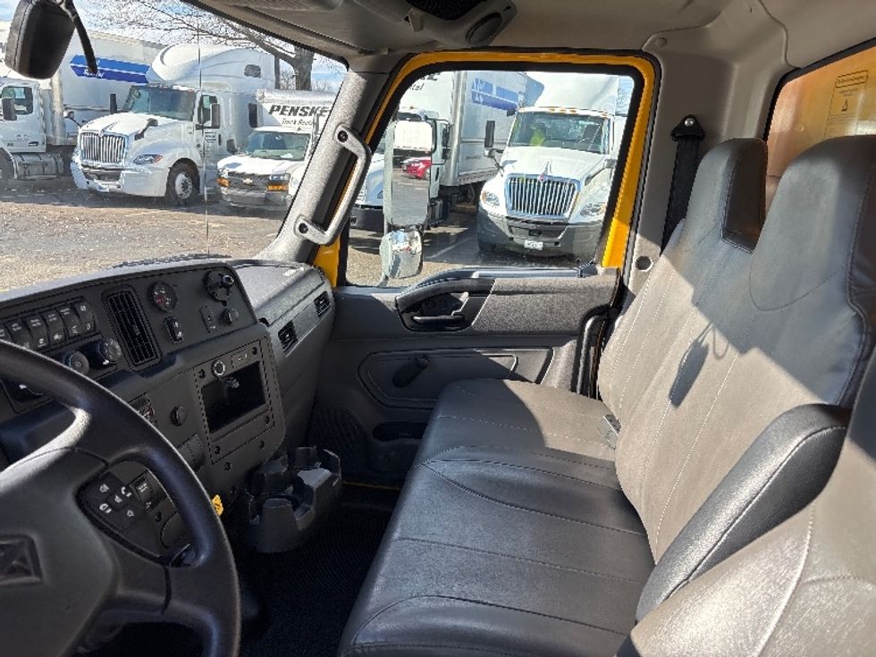 Medium Duty Box Truck-Light and Medium Duty Trucks-International-2021-MV607-Charlotte-NC-189,116\n\t\tmiles-$ 45,000 - Image 18