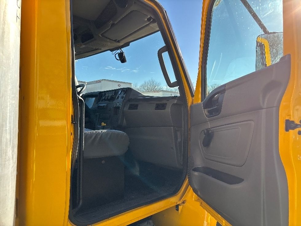 Medium Duty Box Truck-Light and Medium Duty Trucks-International-2021-MV607-Charlotte-NC-189,116\n\t\tmiles-$ 45,000 - Image 19